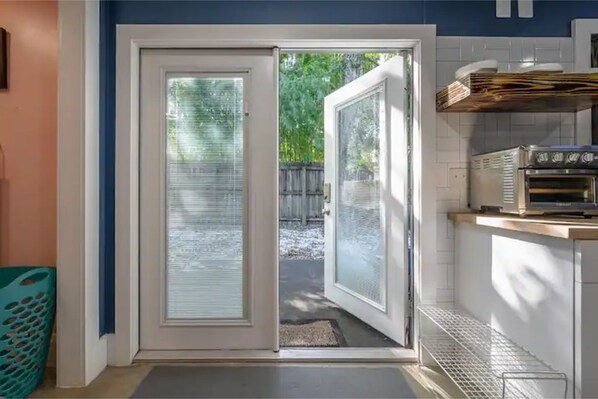 Interior - BlueBay Suite Near Downtown and Foodie Hot Spots (Tampa)