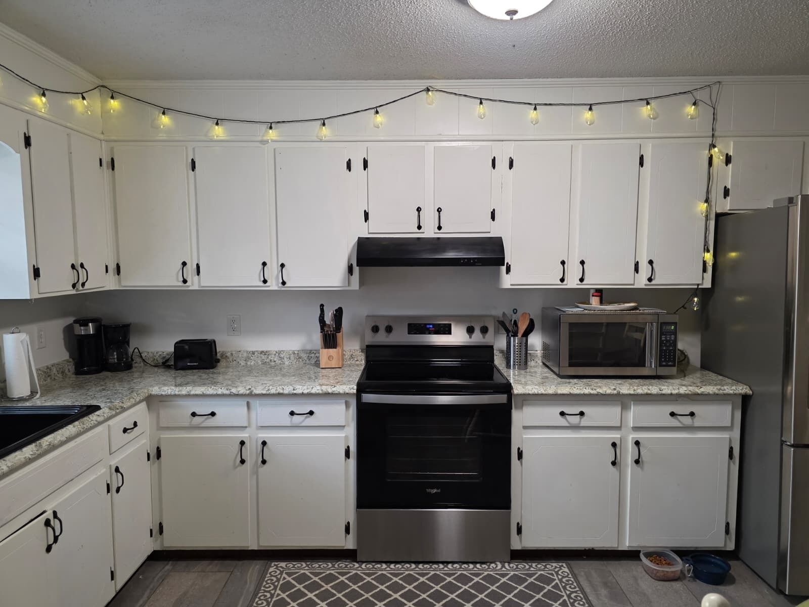 Refrigerador, microondas, horno y parrilla de estufa 