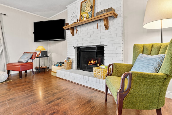 Interior - The Bark Bungalow of North East Georgia (Elberton)