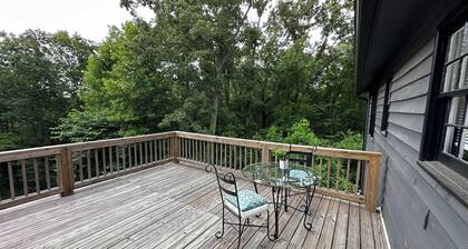 Wooded, Dog Friendly, Cozy Home.