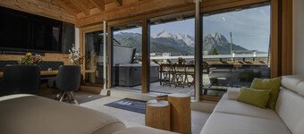 Maisonette-Apartment "Das Garmisch" with jacuzzi and Zugspitz view