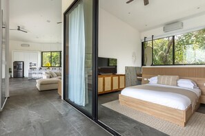 4 slaapkamers, een kluis op de kamer, een strijkplank/strijkijzer