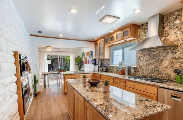 Refrigerador y microondas 