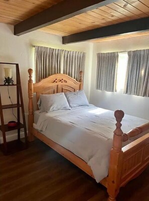 4 bedrooms, desk, iron/ironing board, travel crib - Serenity View, Peaceful & Cheerful 3BD Cabin. (Groveland)