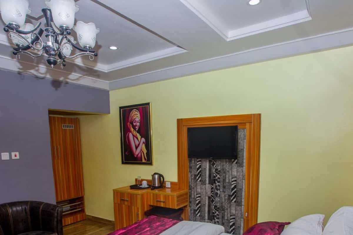 1 bedroom, desk, laptop workspace, free WiFi