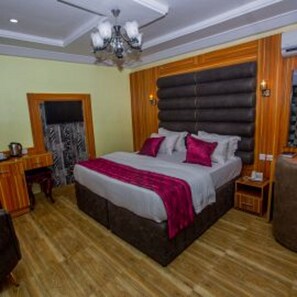 Deluxe Room | Desk, laptop workspace, free WiFi, bed sheets - Doreen Grand Hotel & Suites (Lagos)