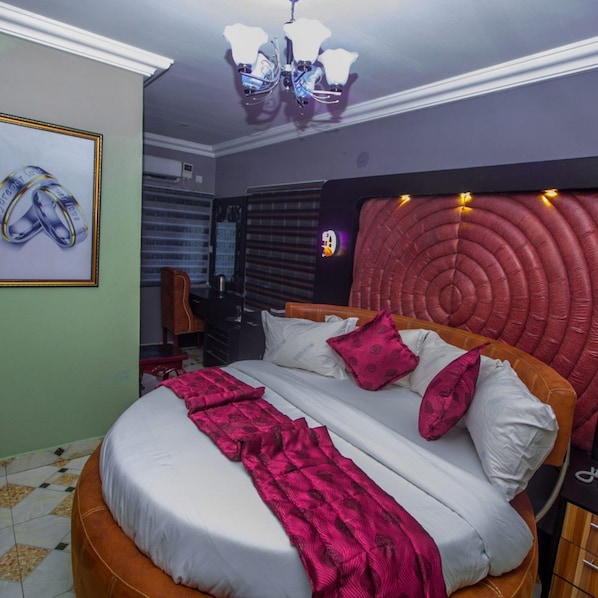 Habitación Royal | Escritorio, espacio para trabajar con laptop y wifi gratis 