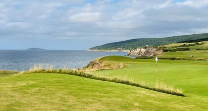 Charming Coastal Farmhouse Close to World Class Golfing, Beaches & Trails