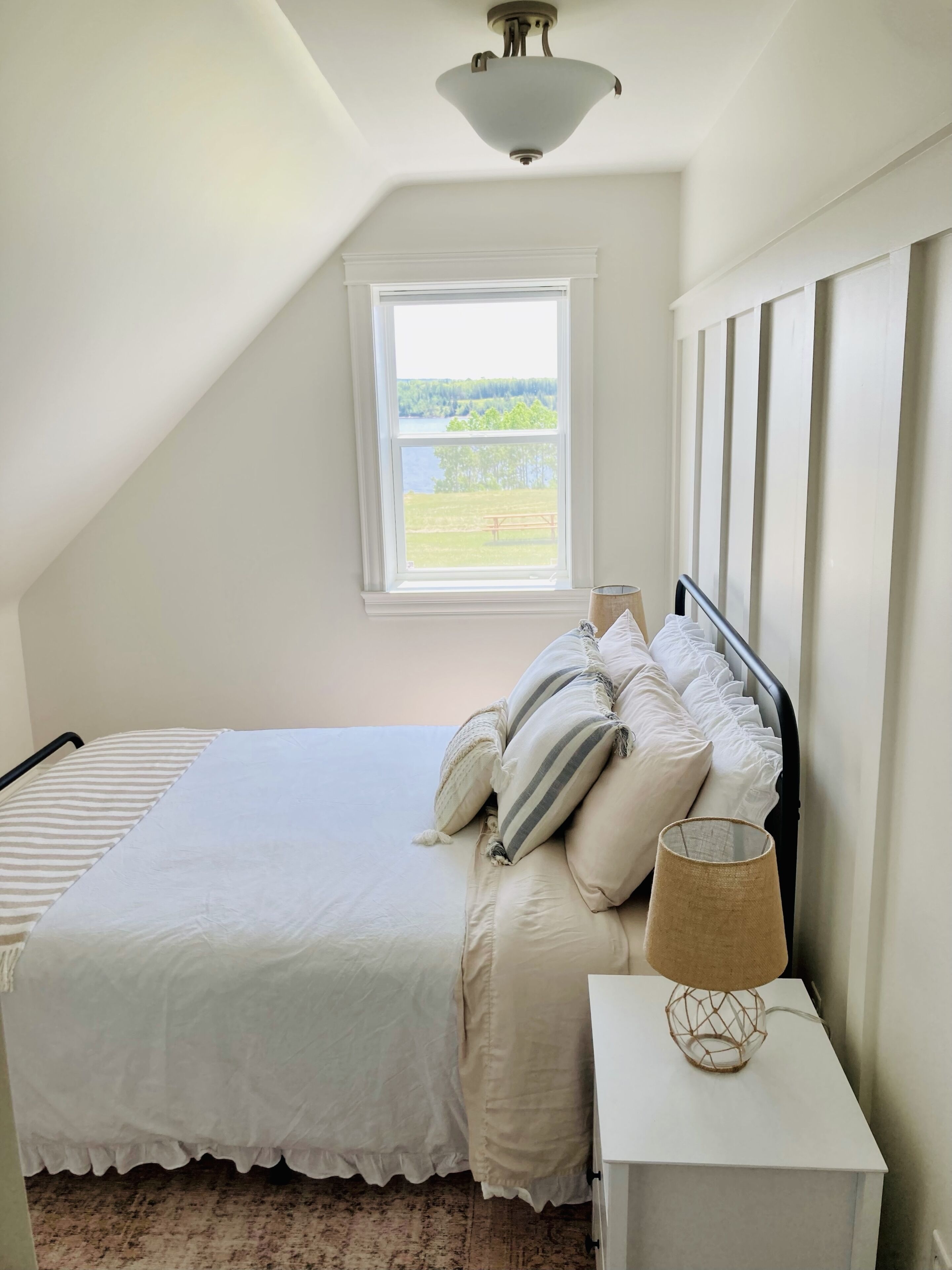 3 bedrooms, WiFi (free), bed sheets