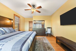 4 bedrooms, iron/ironing board
