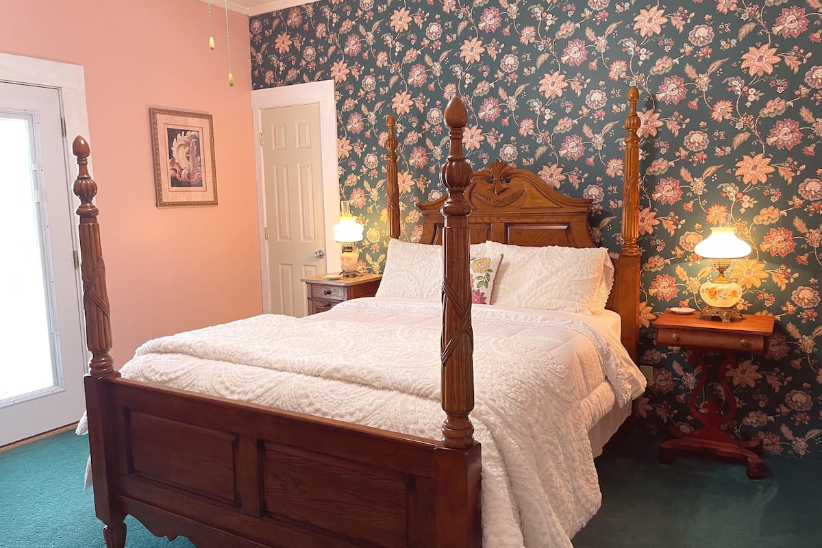 Georgia Peach Room | Bàn ủi/dụng cụ ủi quần áo, truy cập Internet không dây miễn phí 