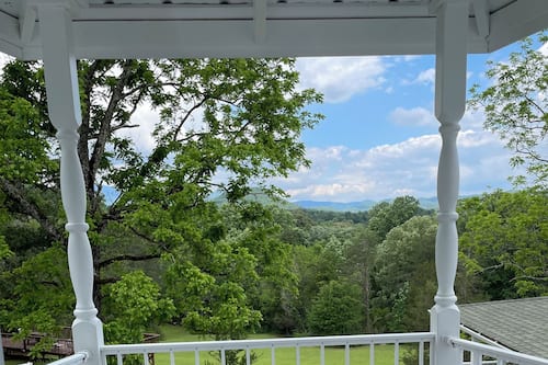 Georgia Peach Room | Terrace/patio