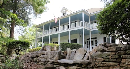 The Sautee Inn Bed & Breakfast