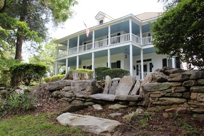 The Sautee Inn Bed & Breakfast