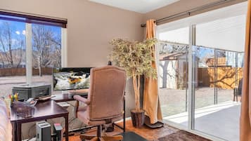 Smart TV, fireplace, offices