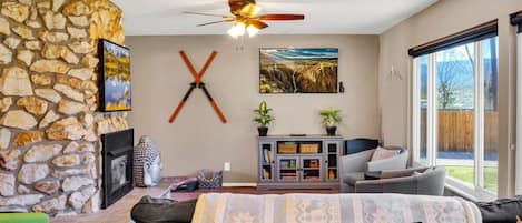 Smart TV, fireplace, offices