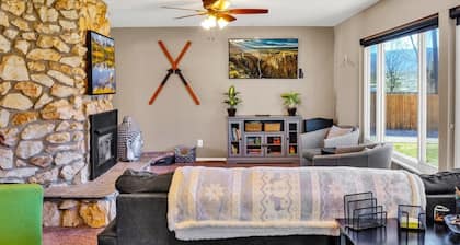 This house is a 3 bedroom(s), 2 bathrooms, located in Cañon City, CO.