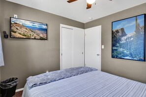 3 Schlafzimmer, Schreibtisch, Bügeleisen/Bügelbrett, kostenloses WLAN