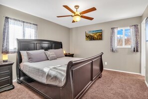 3 chambres, bureau, fer et planche à repasser, lit parapluie