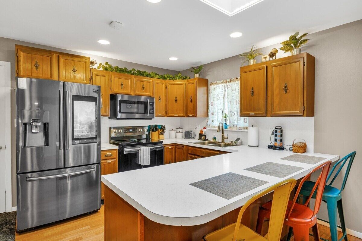 Kjøleskap, mikrobølgeovn, ovn og kokeplater