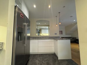 Interior - Brilliantly located 3BD Home Nr Paddington Station (London)