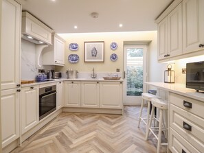 Stuga | Eget kök | Kylskåp, diskmaskin, vattenkokare och brödrost