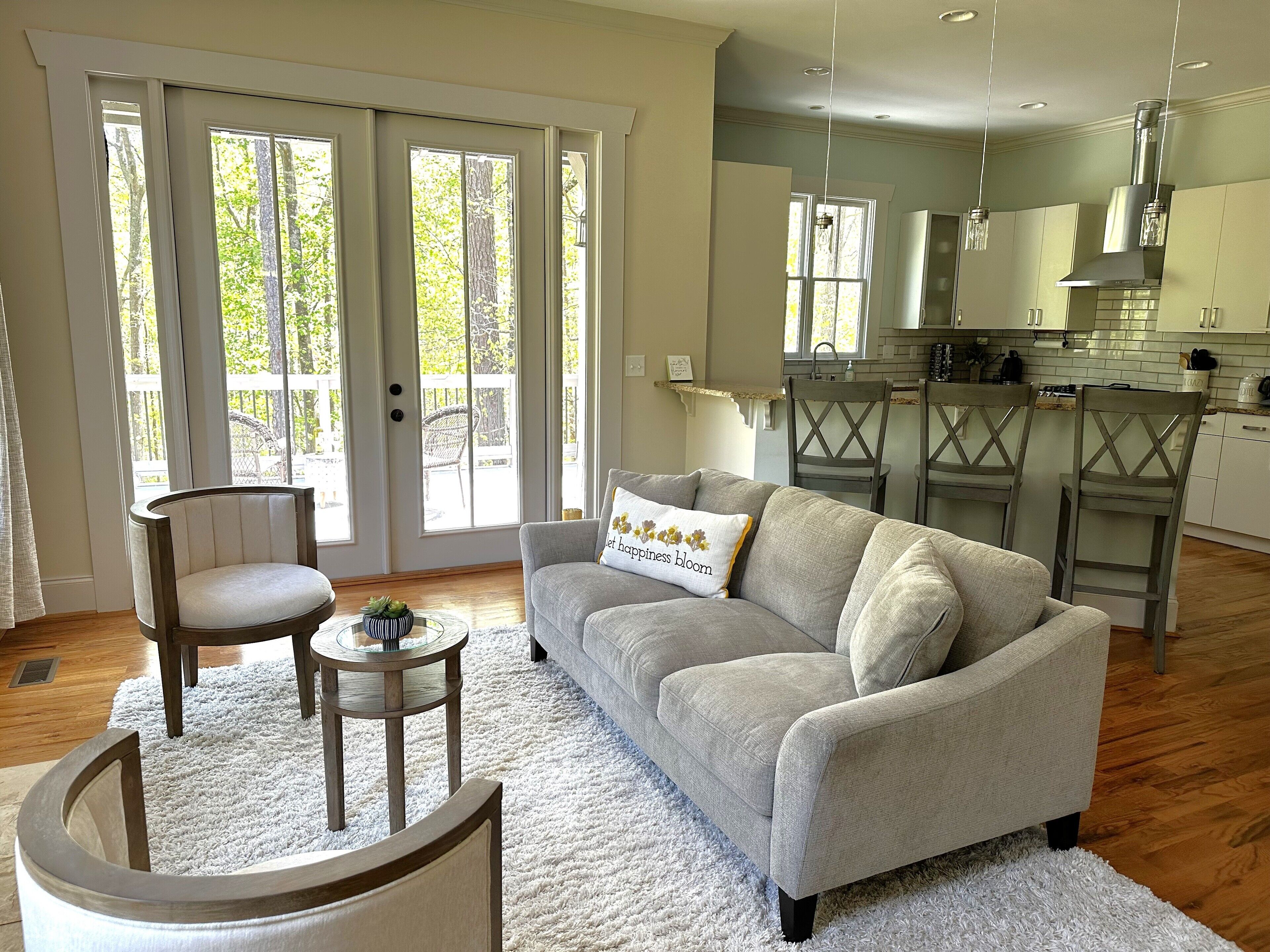 智能电视、壁炉、书