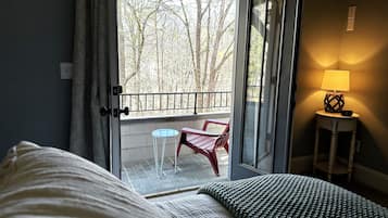 5 bedrooms, desk, iron/ironing board, free WiFi