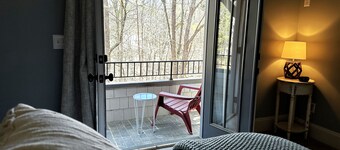 Five Bdrms, Fire pit! Perfect for groups! Water park, boat ramp, venues nearby!