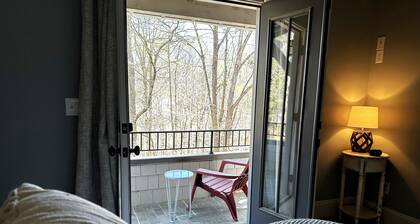Five Bdrms, Fire pit! Perfect for groups! Water park, boat ramp, venues nearby!