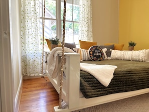 5 bedrooms, desk, iron/ironing board, free WiFi