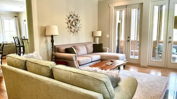 Téléviseur connecté, foyer, livres