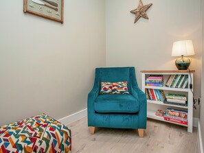 Games room - 1 bedroom accommodation in Torquay (Torquay)
