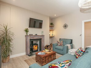 TV, fireplace - 1 bedroom accommodation in Torquay (Torquay)
