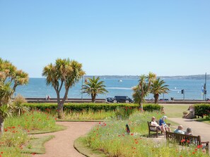 Property grounds - 1 bedroom accommodation in Torquay (Torquay)