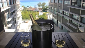 Luxury Suite, 2 Bedrooms, Ocean View | Pemandangan balkoni