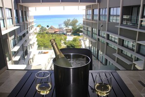 Suite Luxe, 2 chambres, vue océan | Vue depuis le balcon