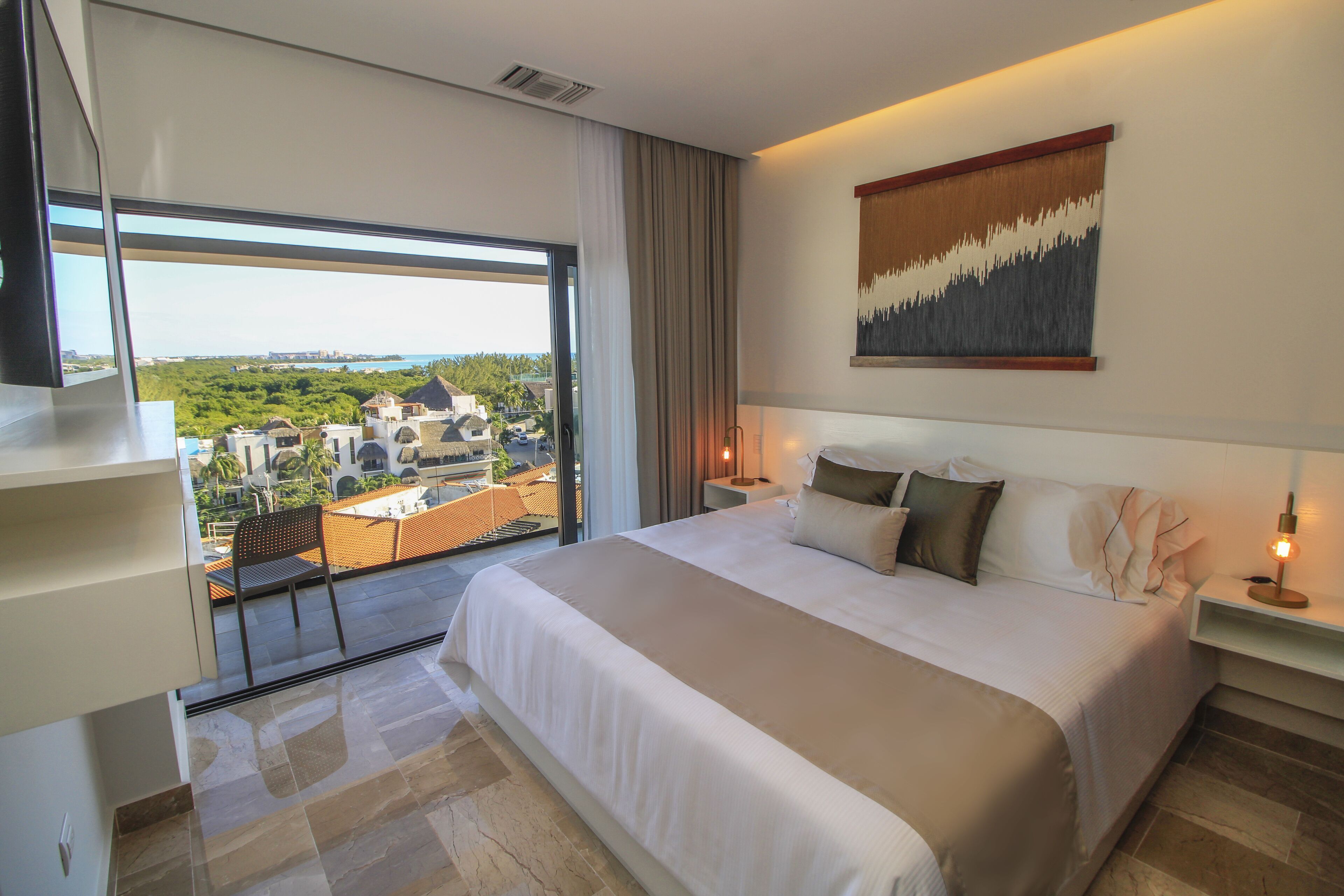 Premium bedding, in-room safe, laptop workspace, blackout curtains