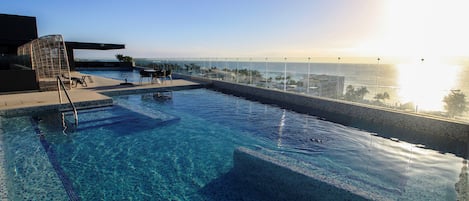 3 outdoor pools, open 9:00 AM to 10:00 PM, sun loungers