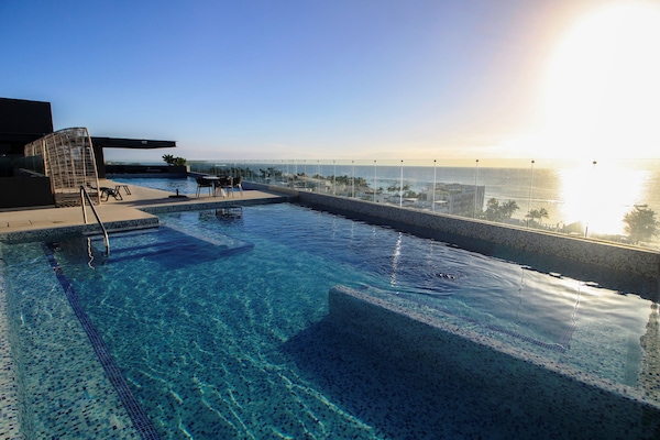 3 piscinas al aire libre, sillones reclinables de piscina