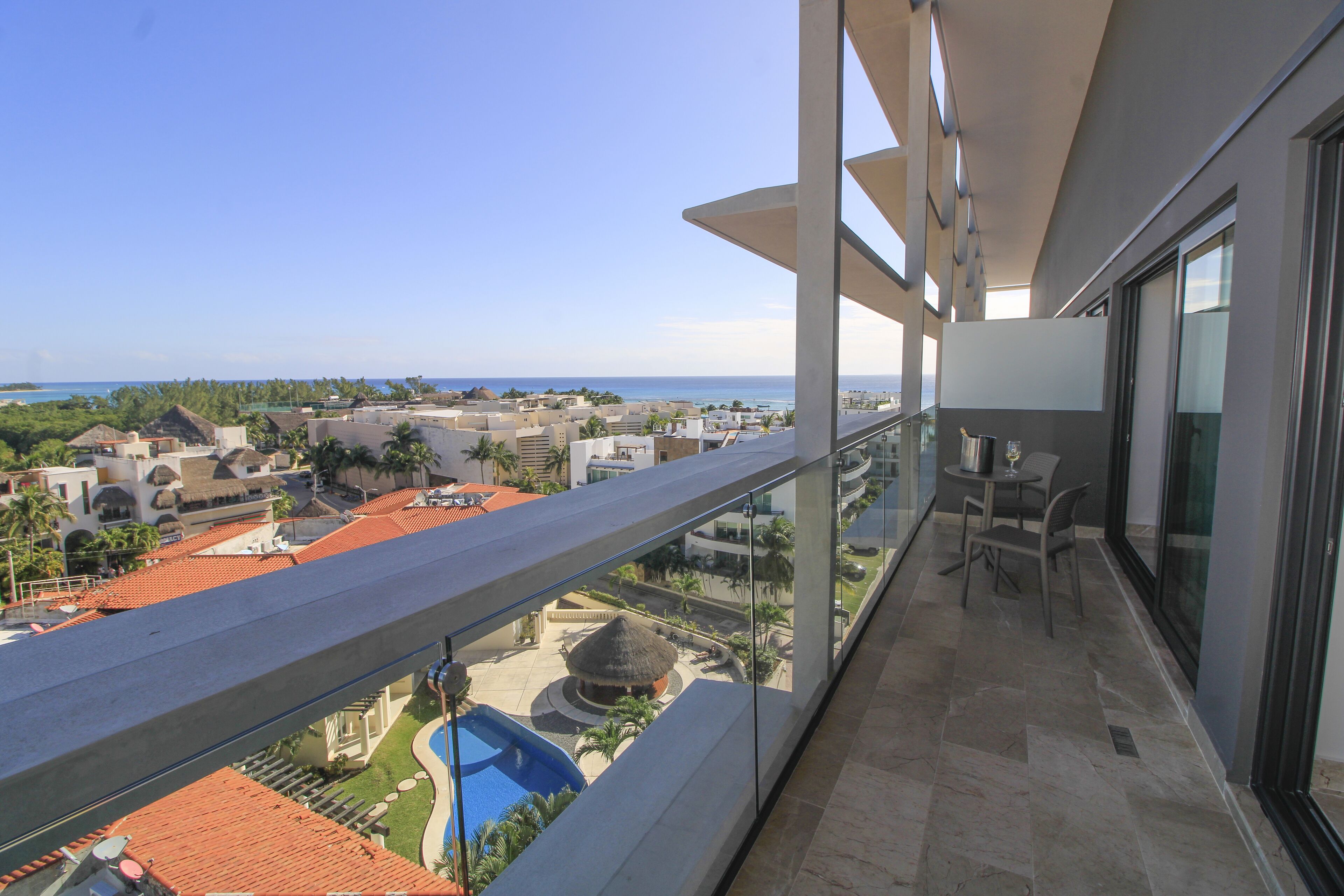 Luxe suite, gedeeltelijk uitzicht op oceaan | Uitzicht vanaf balkon