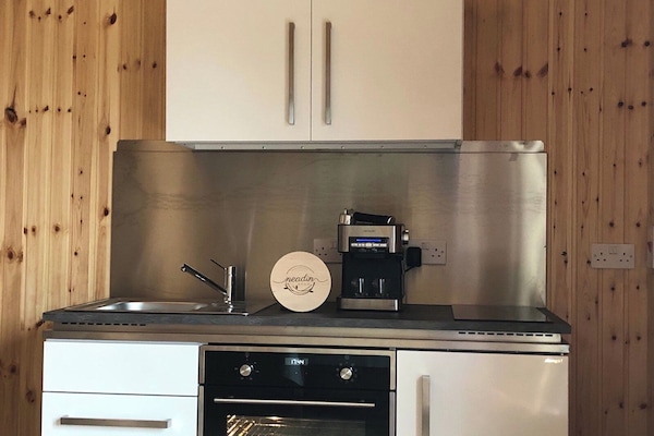 Frigorífic, forn, placa de cuina i cafetera i tetera