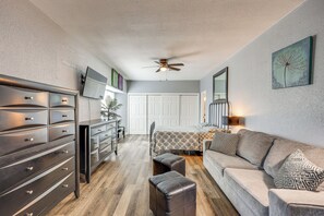 4 bedrooms, iron/ironing board, Internet, bed sheets