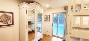 5 bedrooms, desk, iron/ironing board, free WiFi