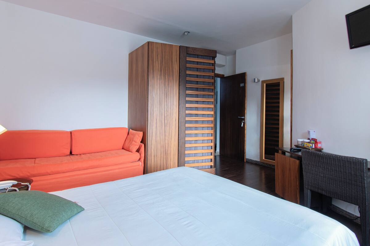 Camera Tripla Classic con finestra | Draps italiens Frette, literie de qualité supérieure