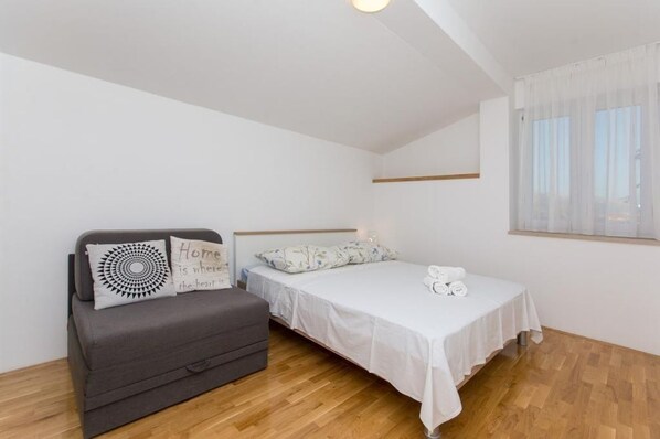 2 bedrooms, free WiFi, bed sheets, wheelchair access
