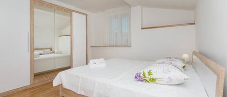 2 多间卧室、免费 WiFi、床单、轮椅无障碍