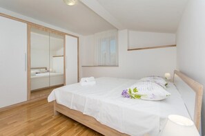 2 bedrooms, free WiFi, bed sheets, wheelchair access