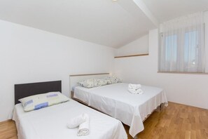 2 bedrooms, free WiFi, bed sheets, wheelchair access