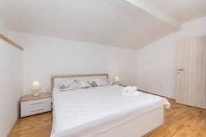 2 bedrooms, free WiFi, bed sheets, wheelchair access